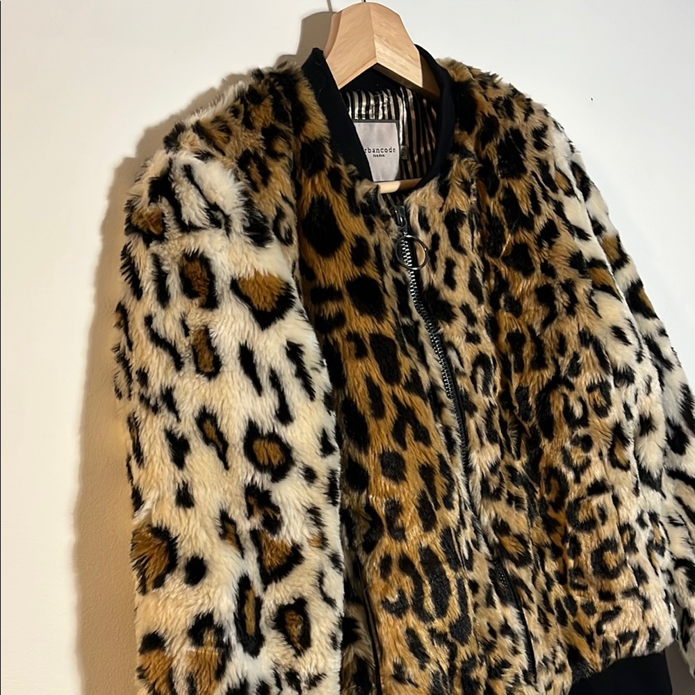 urbancode London Leopard Print Faux Fur Jacket - Picture 4 of 7